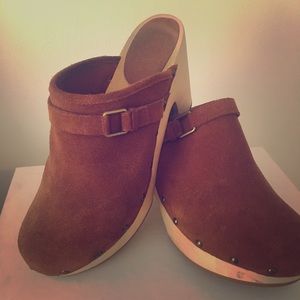 Size 9 GAP Brown Suede Clog